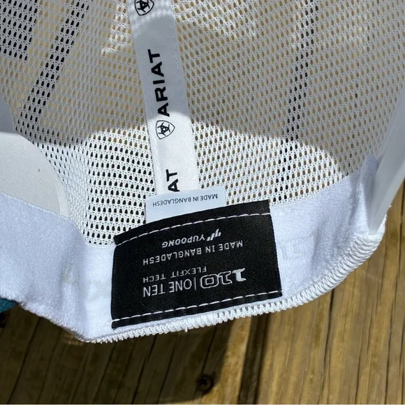 NWT Ariat Blue and White Mesh Cap with Red Trim - Picture 6 of 10